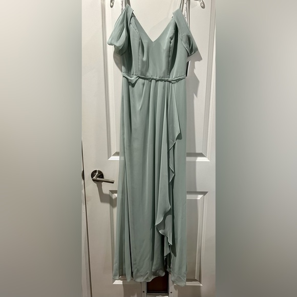 Mint green formal dress - Picture 1 of 5